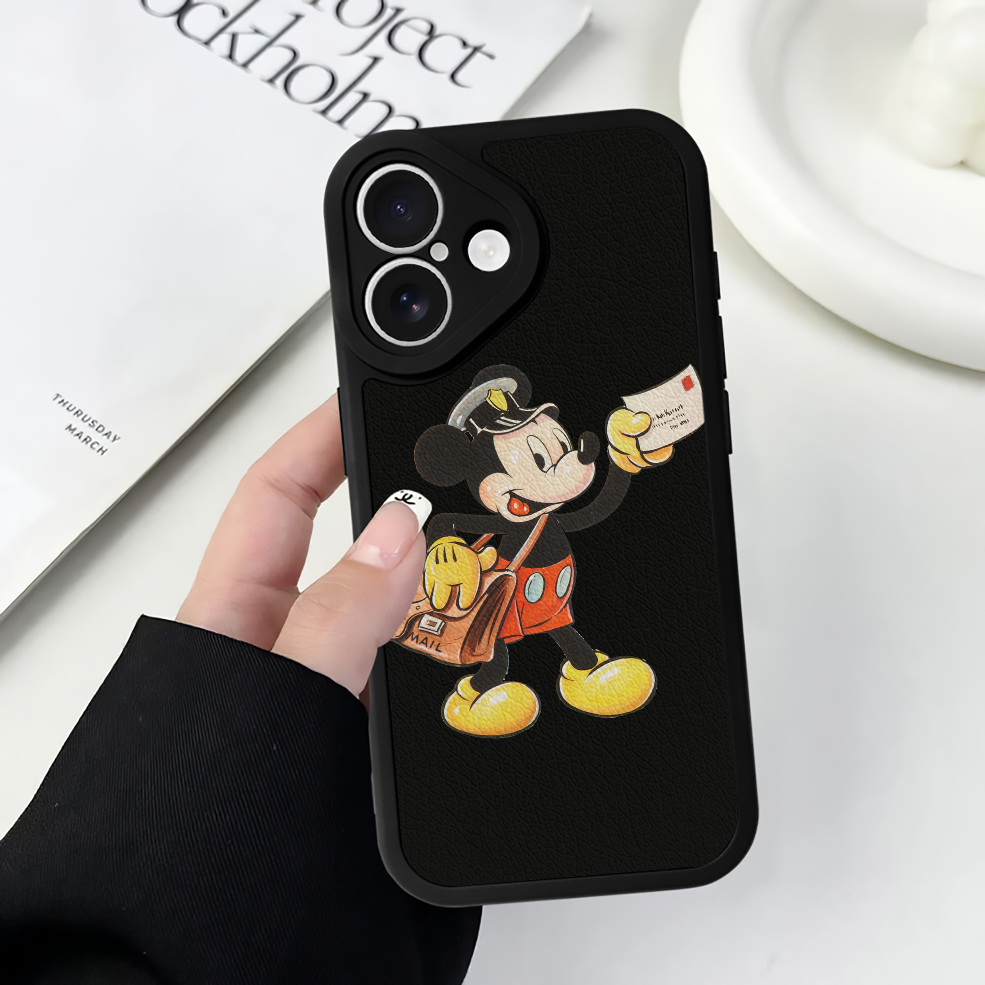 （画像用） ミッキーマウス Mickey Mouse 【iPhone 16シリーズ対応】シリコンスマホケース（レザー調） 材質：シリコン